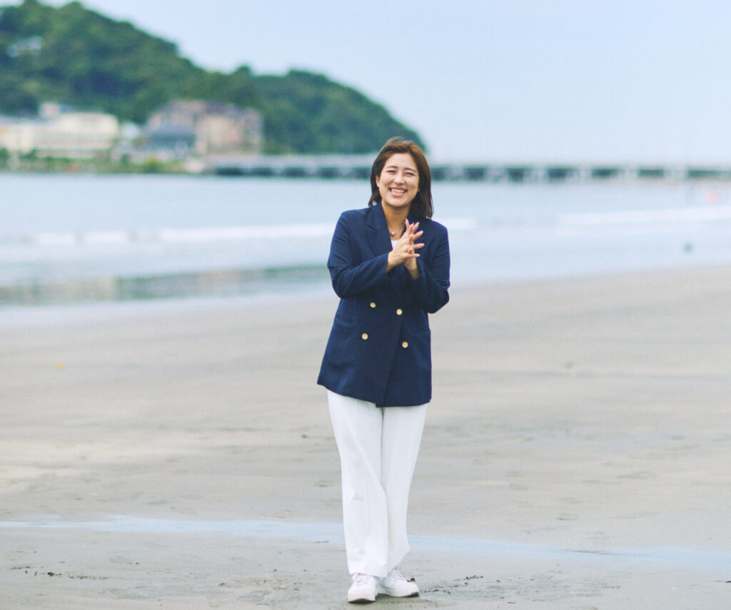 笑顔のソウルメイト不動産の女性スタッフ