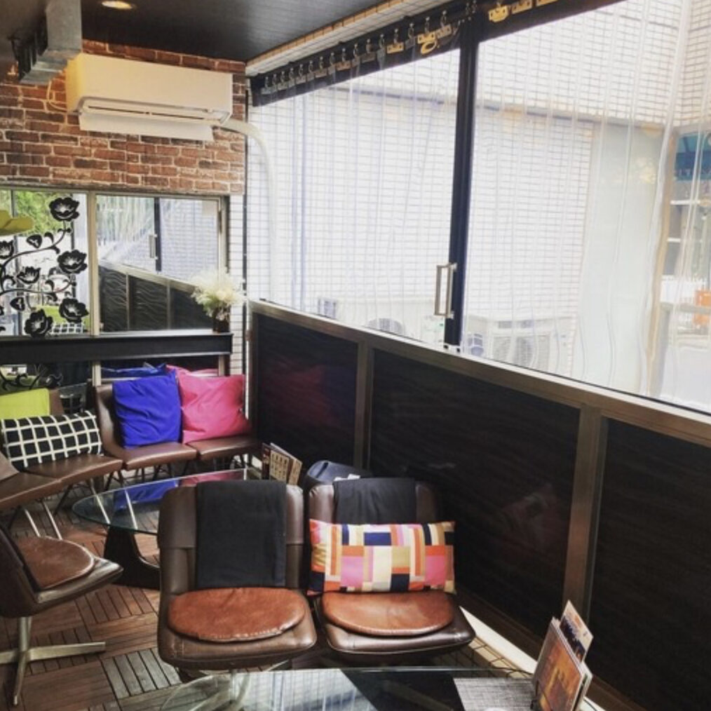 テラス席の写真。ネクサス・チャーブロイルグリル