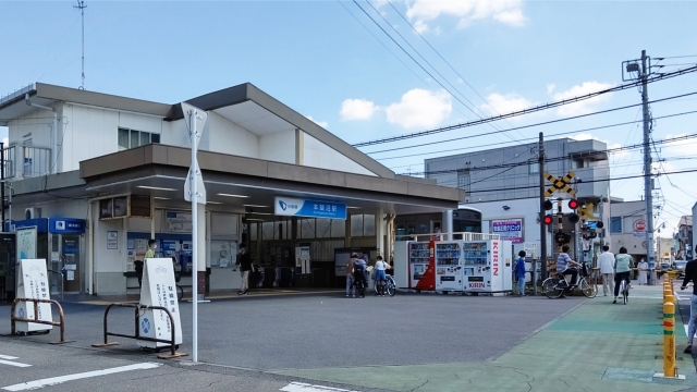 本鵠沼駅周辺の落ち着いた住宅街と駅前の様子
