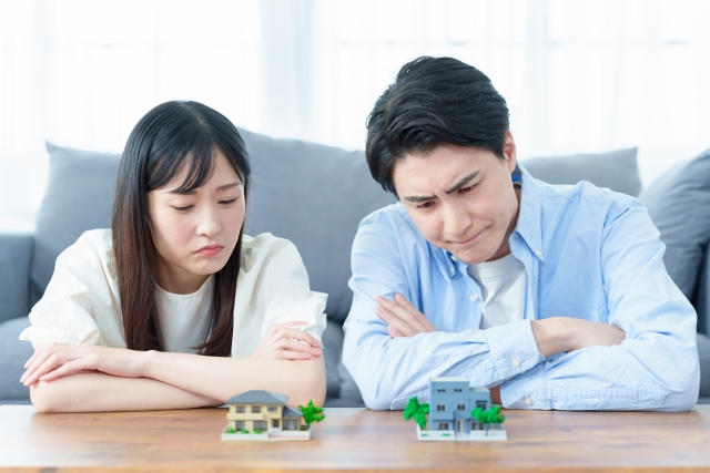 家探しで悩む夫婦
