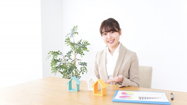 不動産会社の女性イメージ
