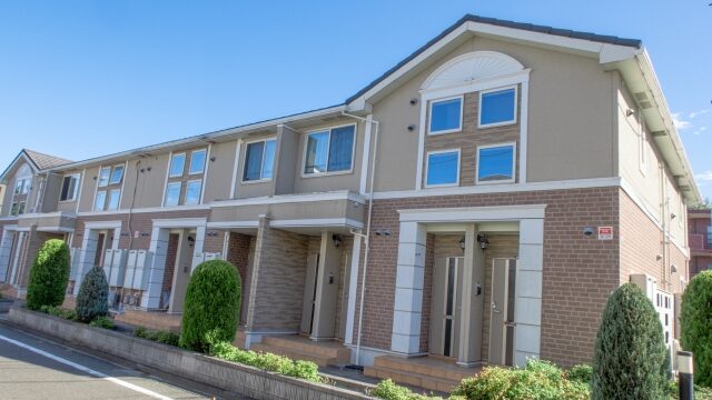 メゾネットタイプのアパート住宅